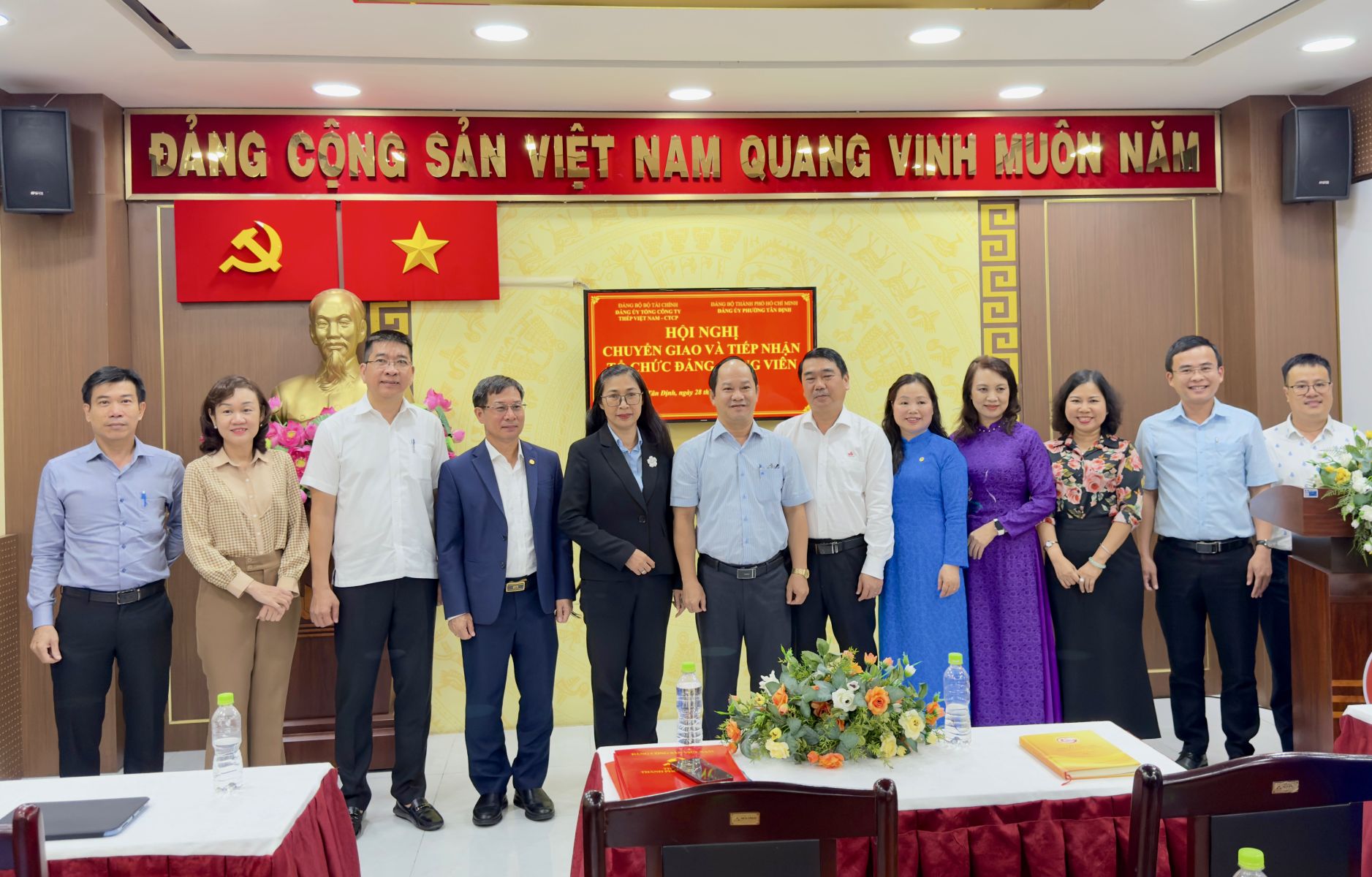 HỘI NGHỊ CHUYỂN GIAO, TIẾP NHẬN TỔ CHỨC ĐẢNG VÀ ĐẢNG VIÊN