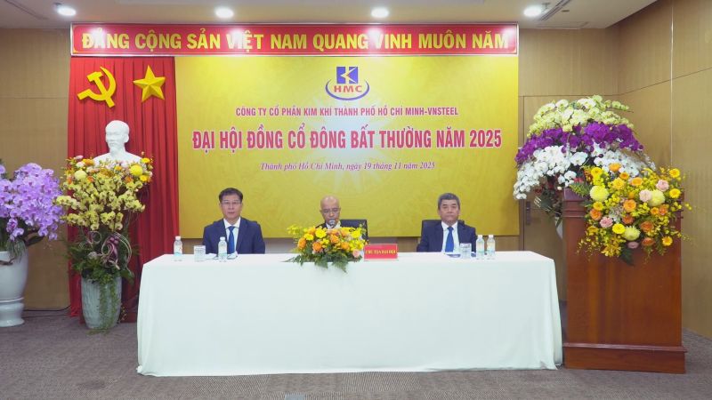 A group of men sitting at a tableAI-generated content may be incorrect.