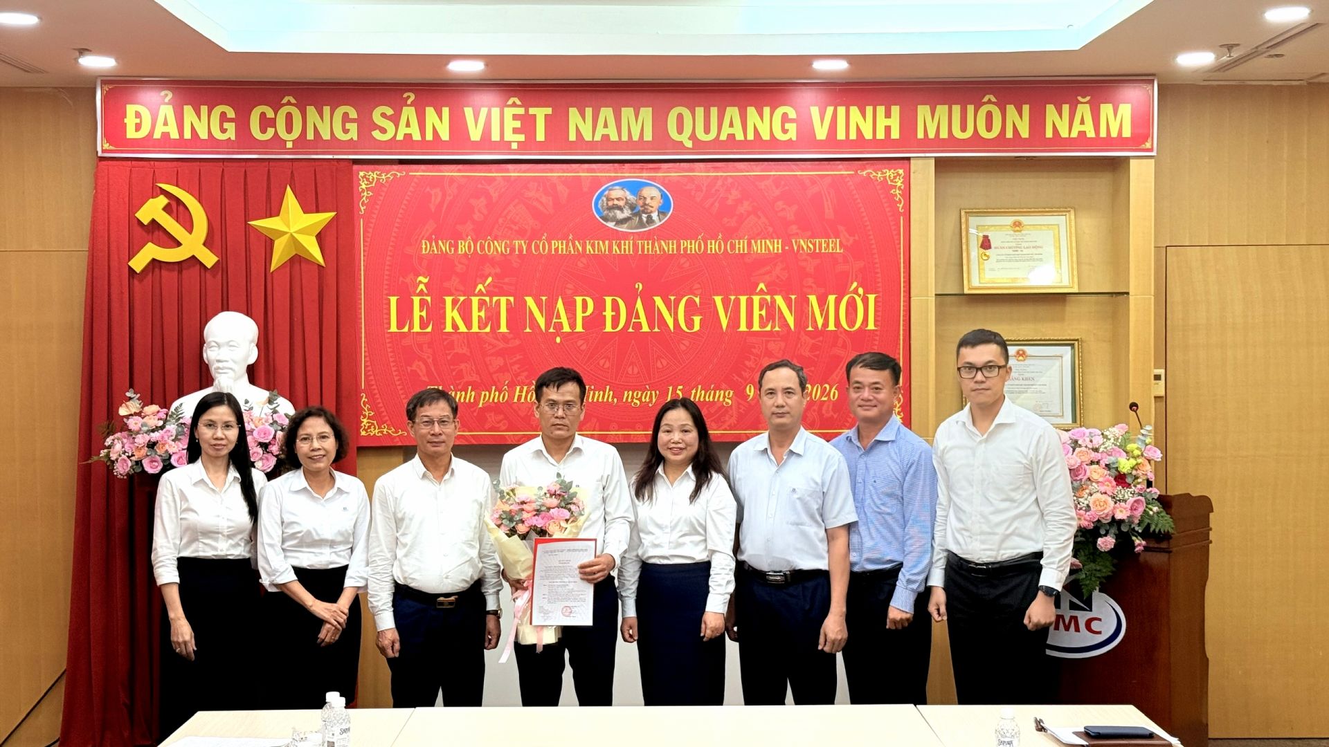 ĐẢNG BỘ CÔNG TY CỔ PHẦN KIM KHÍ THÀNH PHỐ HỒ CHÍ MINH-VNSTEEL TỔ CHỨC LỄ KẾT NẠP ĐẢNG VIÊN MỚI