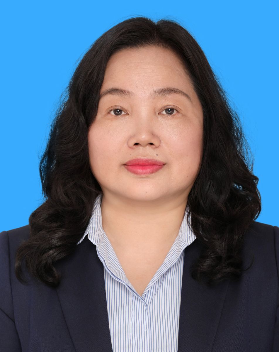 Bà: Lê Thị Nguyệt