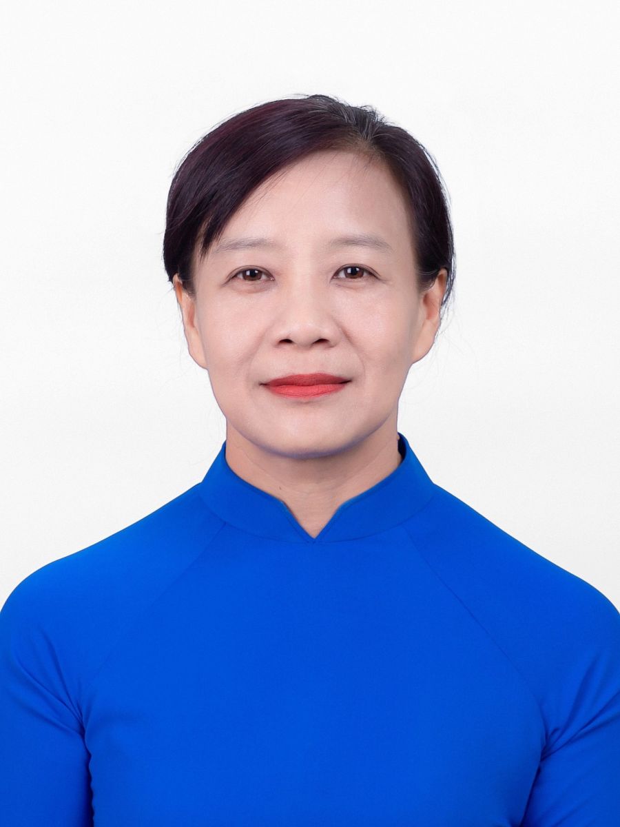 Bà: Nguyễn Thúy Ly